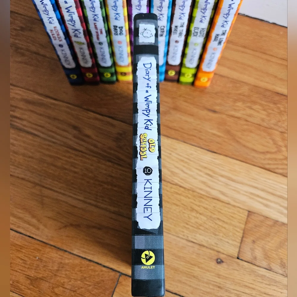 Diary of a Wimpy Kid (Old School # 10) - Picture 2 of 3